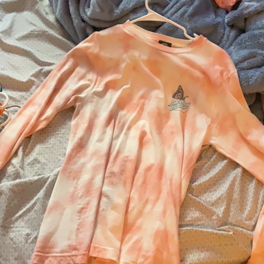 Never worn Santa Cruz long sleeve